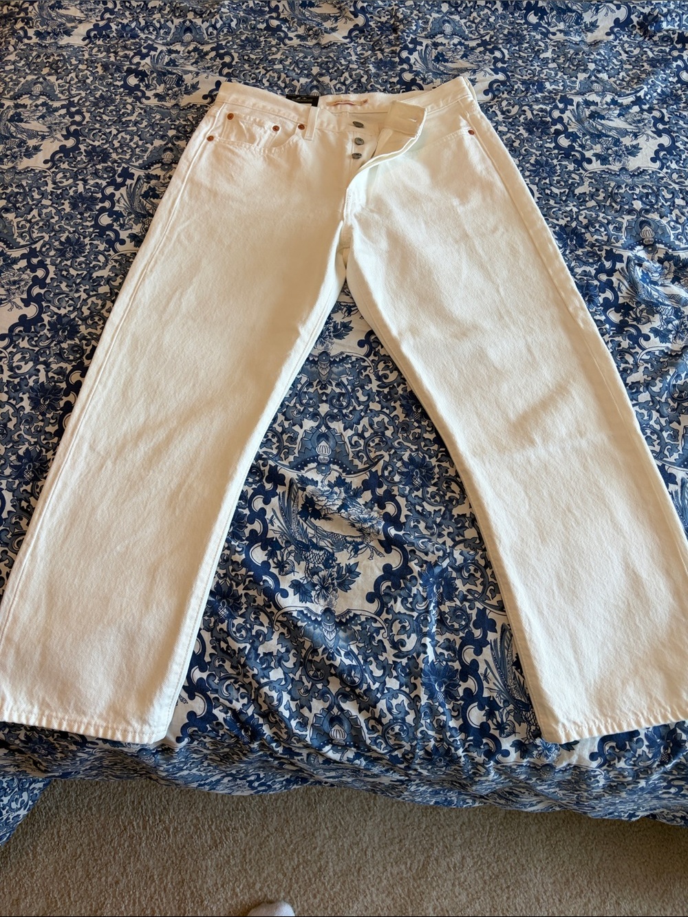 Levi's Off-White wedgie Straight Leg Jeans - Women's. 30 x 26